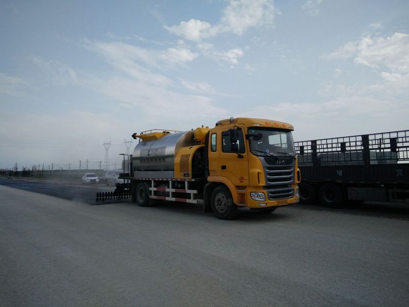 沥青洒布车型号0845，，，，，，，，松科高速白城施工